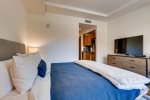 Studio Condo with King Bed - The Lion Vail